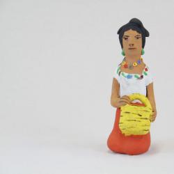 Kneeling Muñeca with Basket