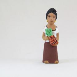 Standing Muñeca with Pinneapple