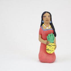 Kneeling Muñeca with Pinneapple